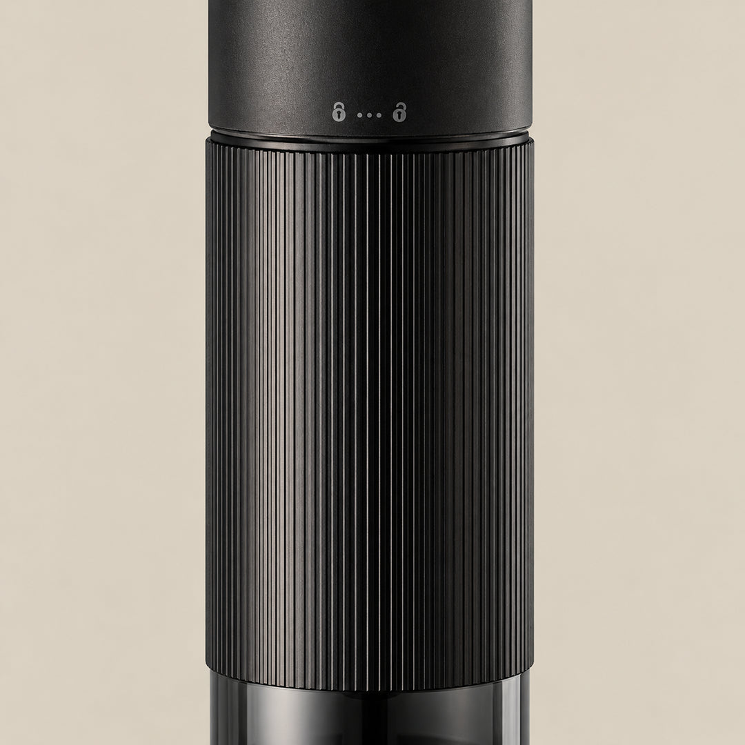 Ribbed aerospace-grade aluminum body of the Lopder MAXA grinder