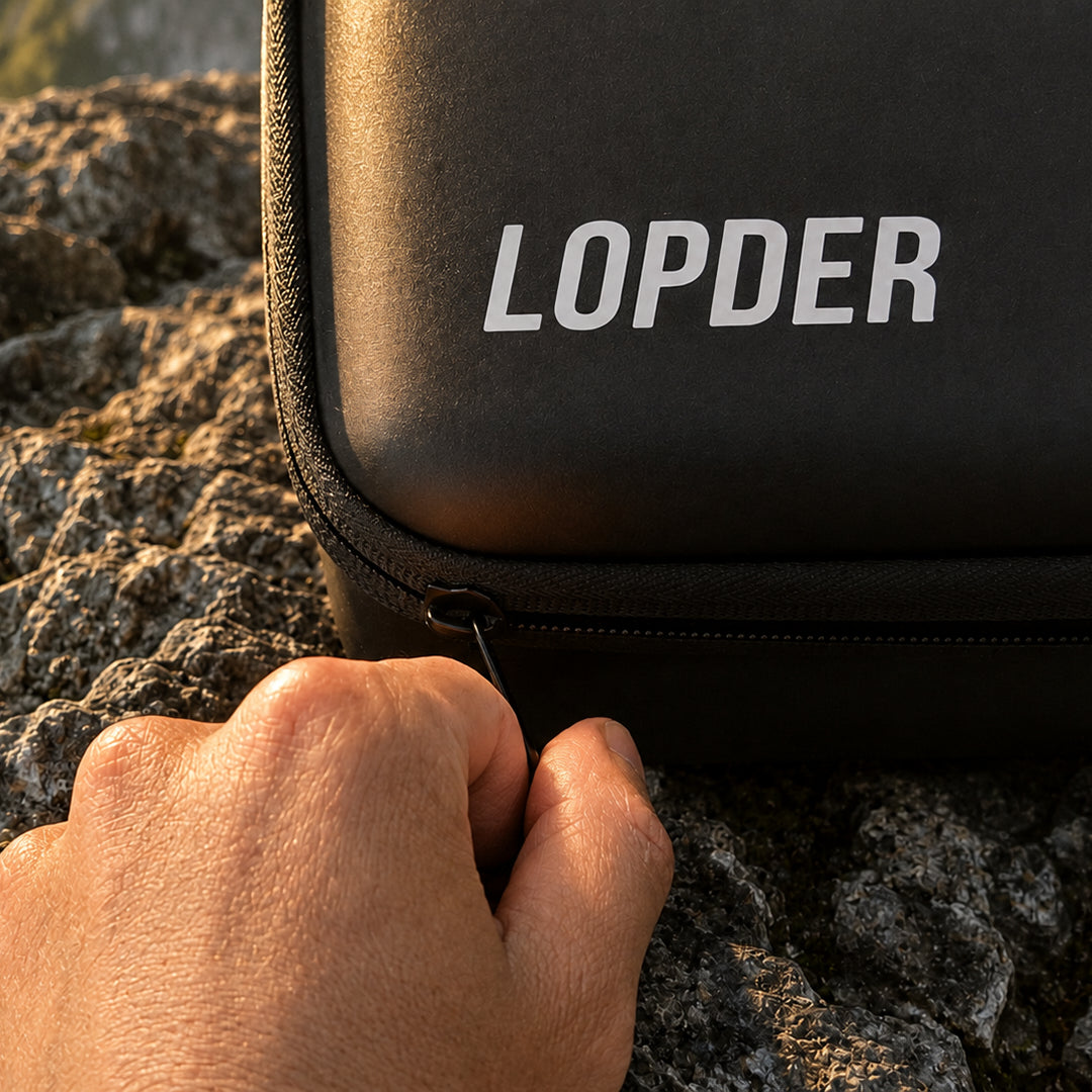 Lopder MAXA travel case zipper and portable storage detail